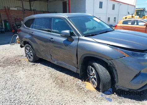 2021 Toyota Highlander Xle из США, поврежденный, VIN 5TDGZRBH8MS117999